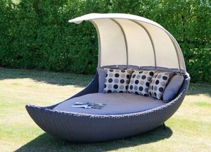 outdoor wicker canopy daybed for garden, patio, terrace by Sundecor Outdoor Furniture